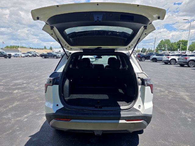 Used 2025 Chevrolet Equinox LT AWD/4WD image 5