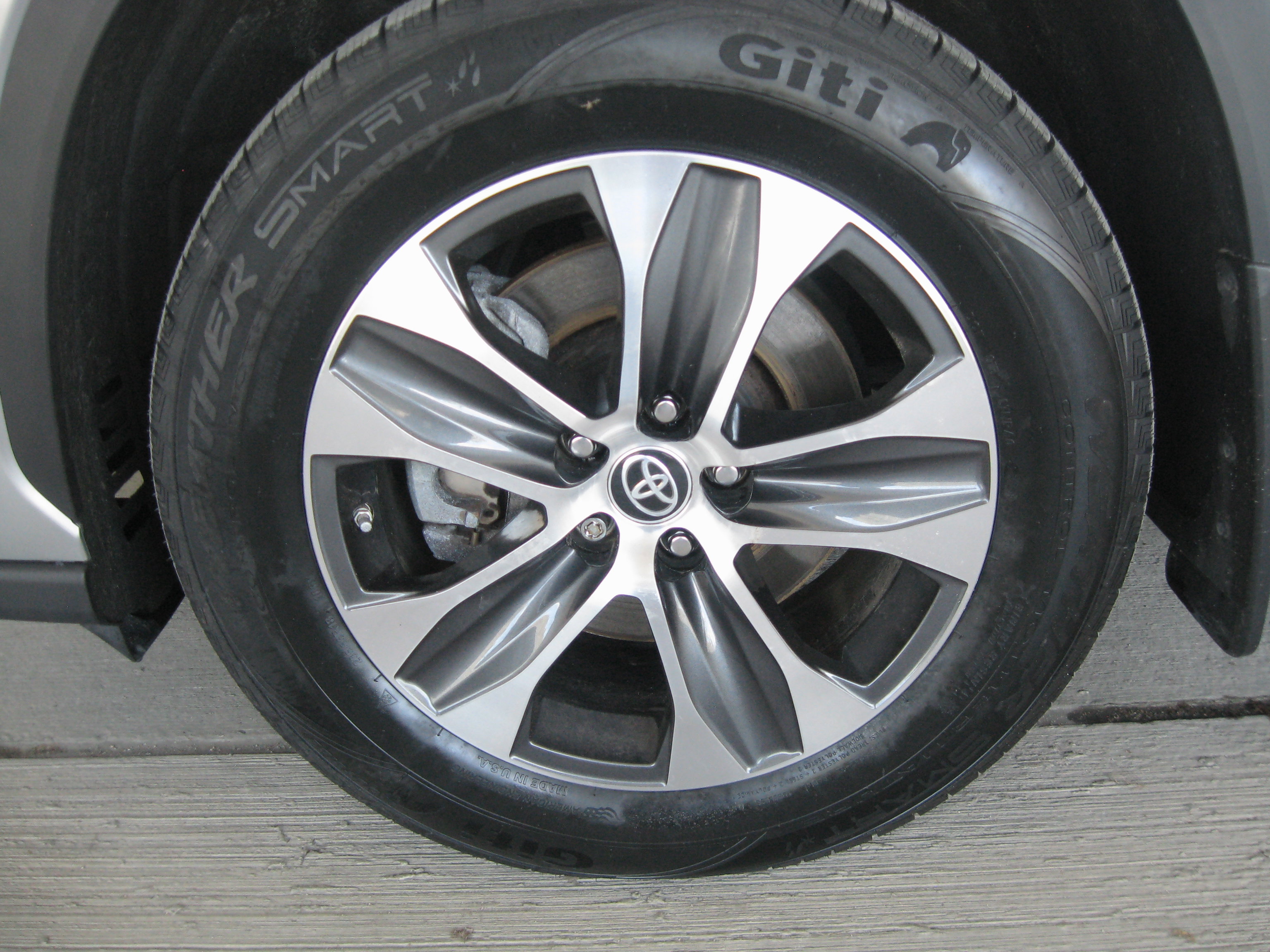 Used 2023 Toyota Highlander XLE image 28