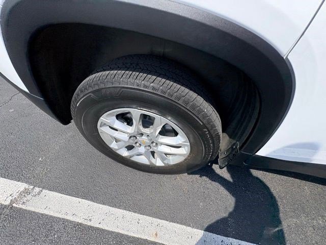 Used 2024 Chevrolet Traverse LS w/ Safety Package AWD/4WD image 6