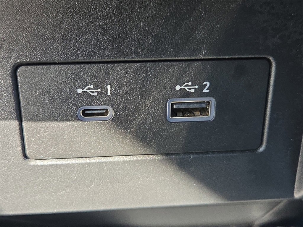 Used 2021 Nissan Titan SV w/ SV Convenience Package image 24