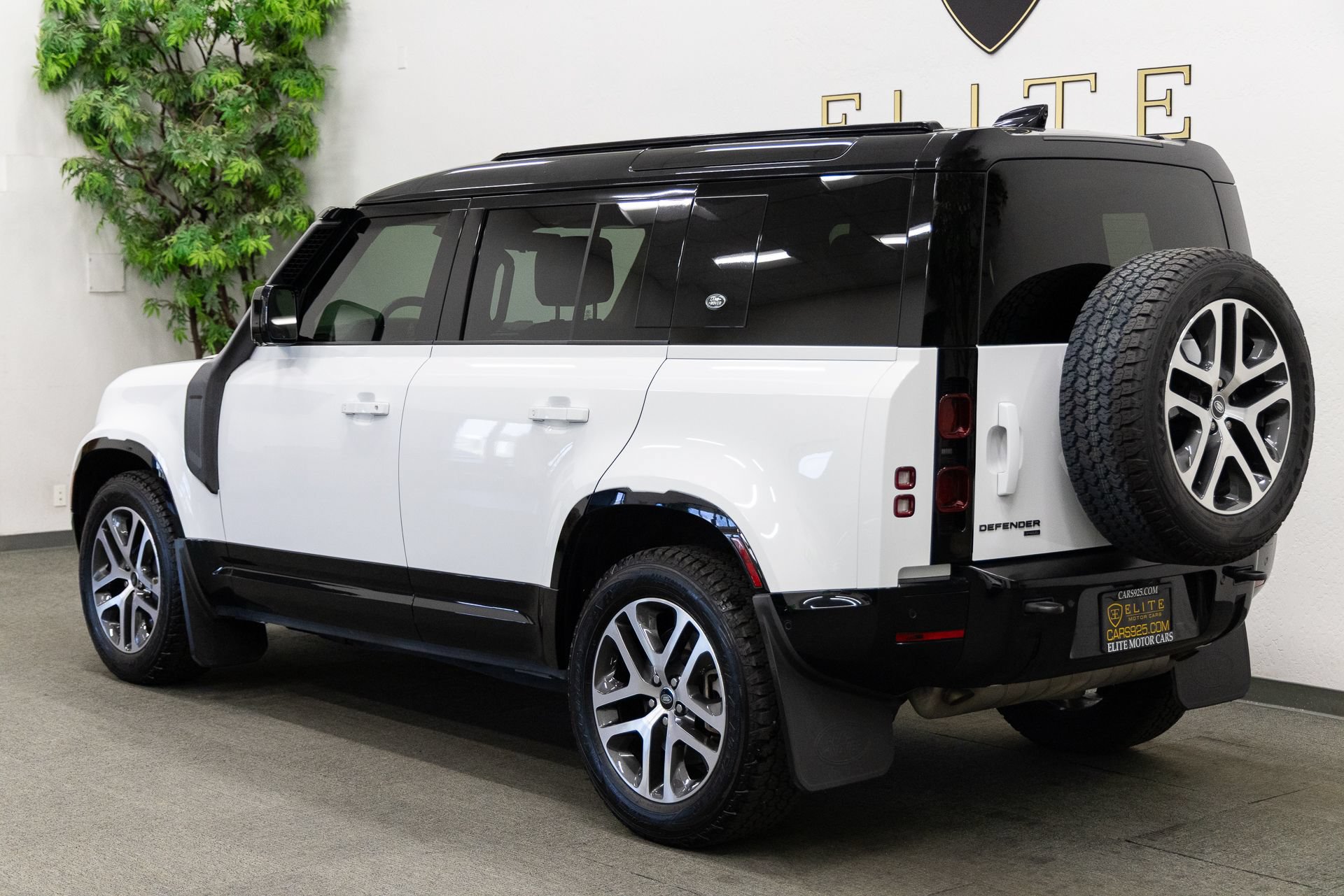 Used 2022 Land Rover Defender 110 X-Dynamic HSE AWD/4WD image 3