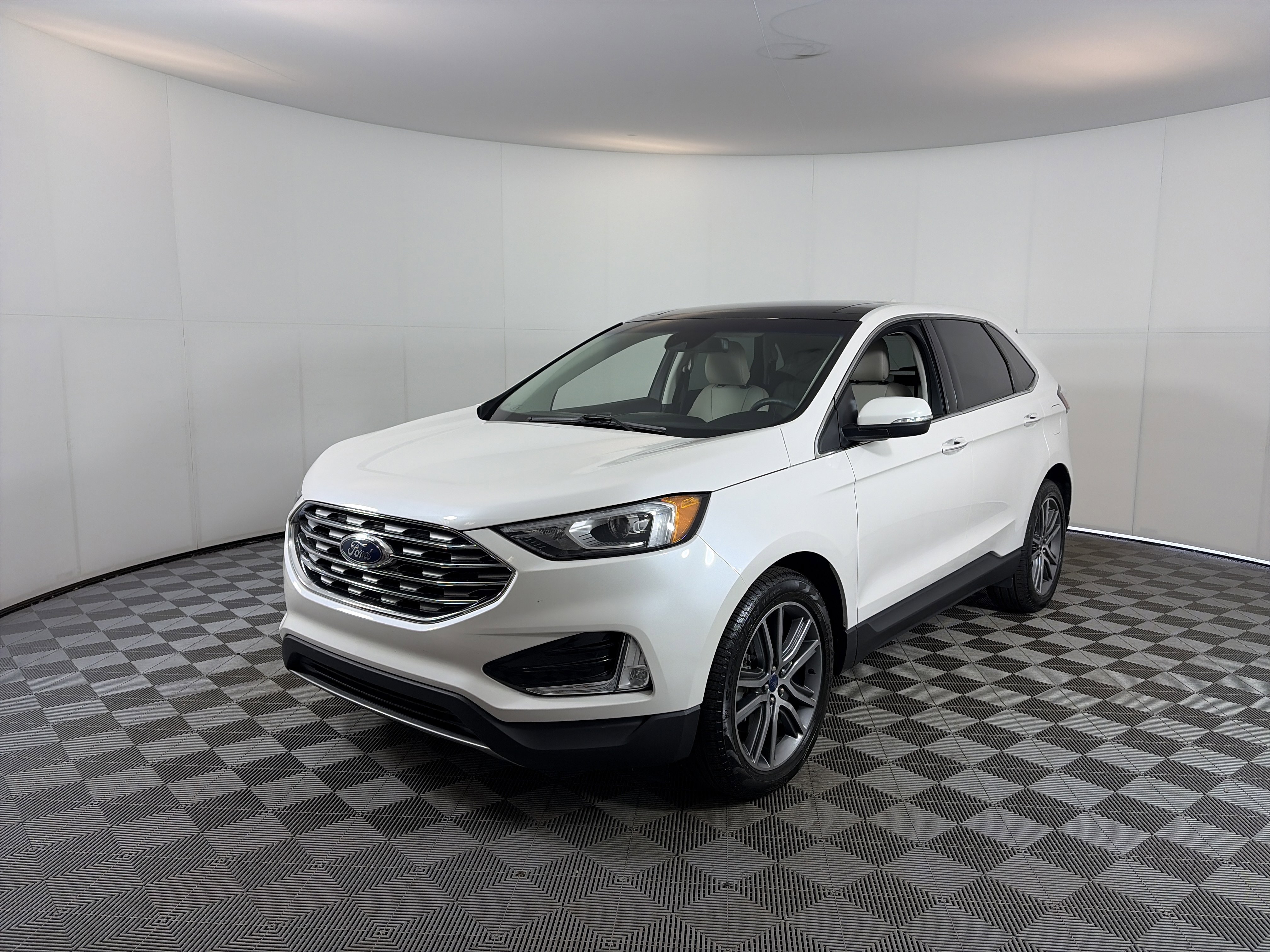 Used 2019 Ford Edge Titanium w/ Cold Weather Package image 2