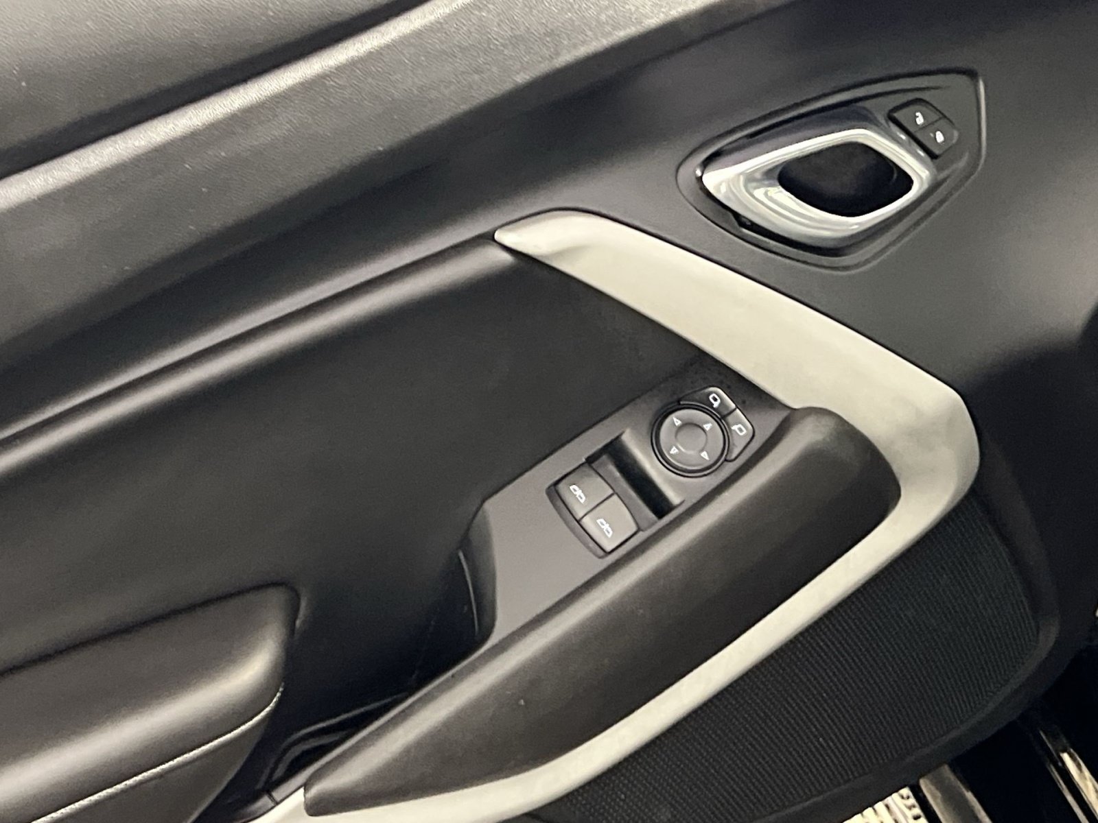 Used 2021 Chevrolet Camaro LT RWD image 16