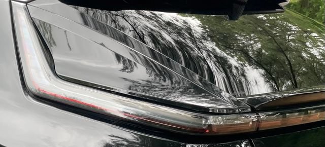 Used 2024 Cadillac Lyriq Luxury AWD/4WD image 8