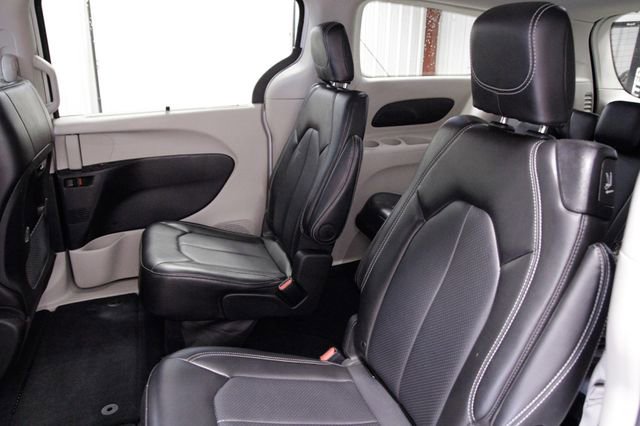 Used 2024 Chrysler Pacifica Touring-L image 19