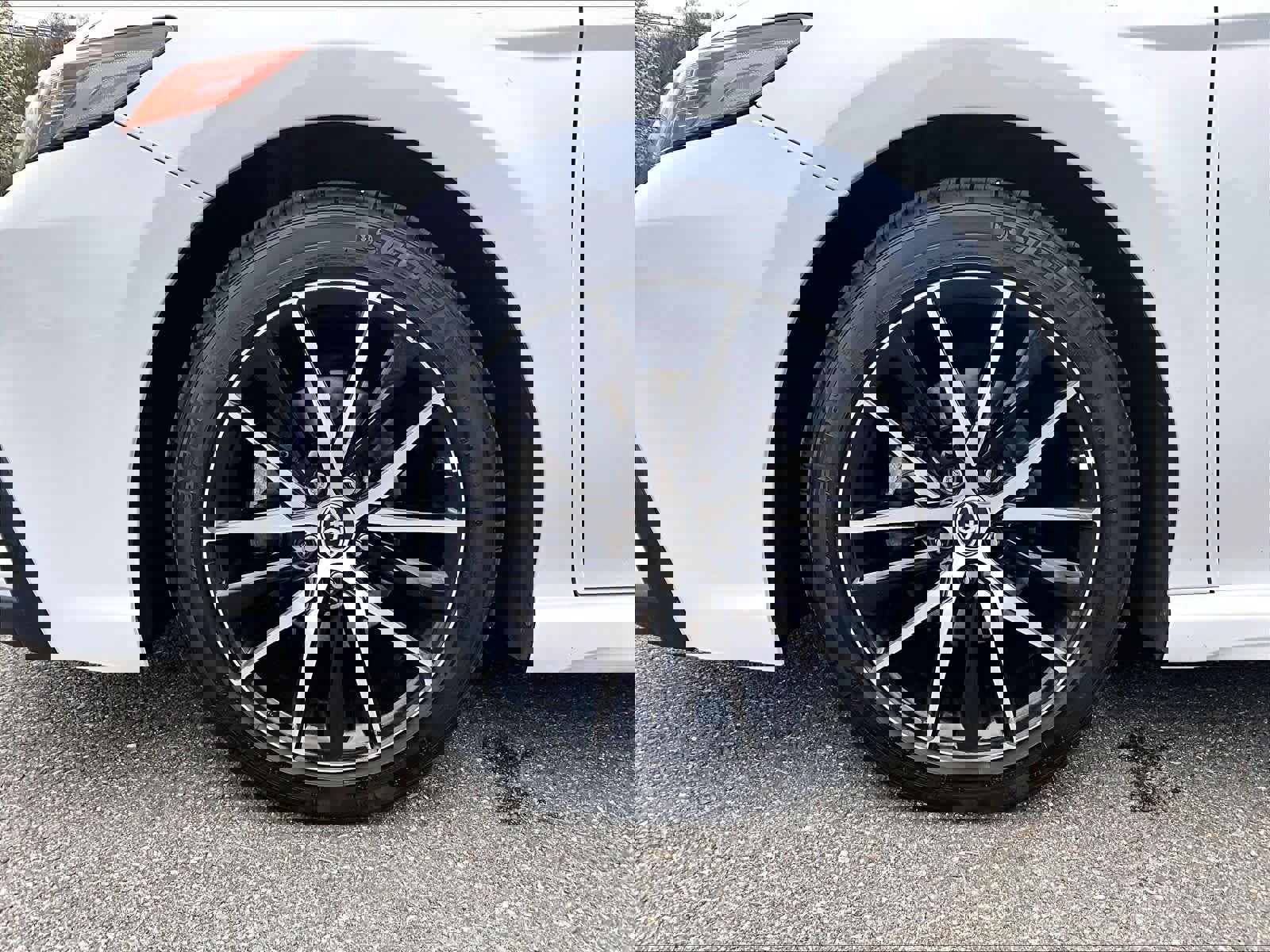 Used 2022 Toyota Camry SE w/ Carpet Mat Package (TMS) AWD/4WD image 7