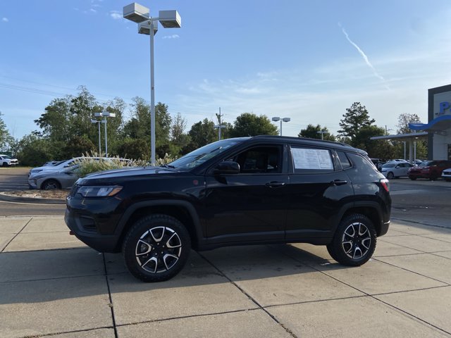 Used 2024 Jeep Compass Trailhawk AWD/4WD image 6