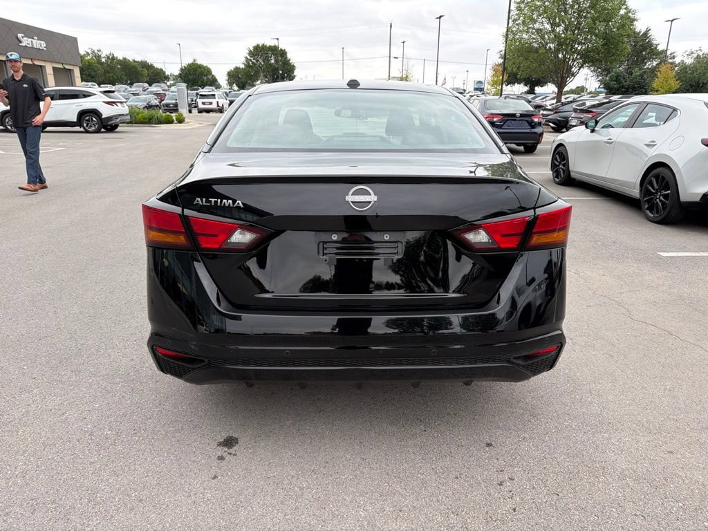 Used 2025 Nissan Altima 2.5 SV FWD image 7