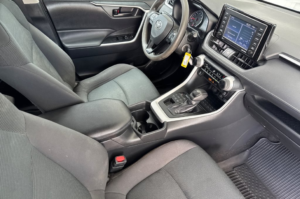 Used 2021 Toyota RAV4 LE AWD/4WD image 18