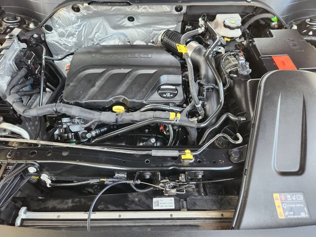 Used 2024 Chevrolet Trax RS FWD image 31