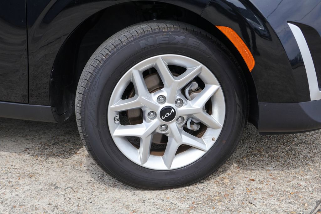 Used 2025 Kia Soul LX image 25