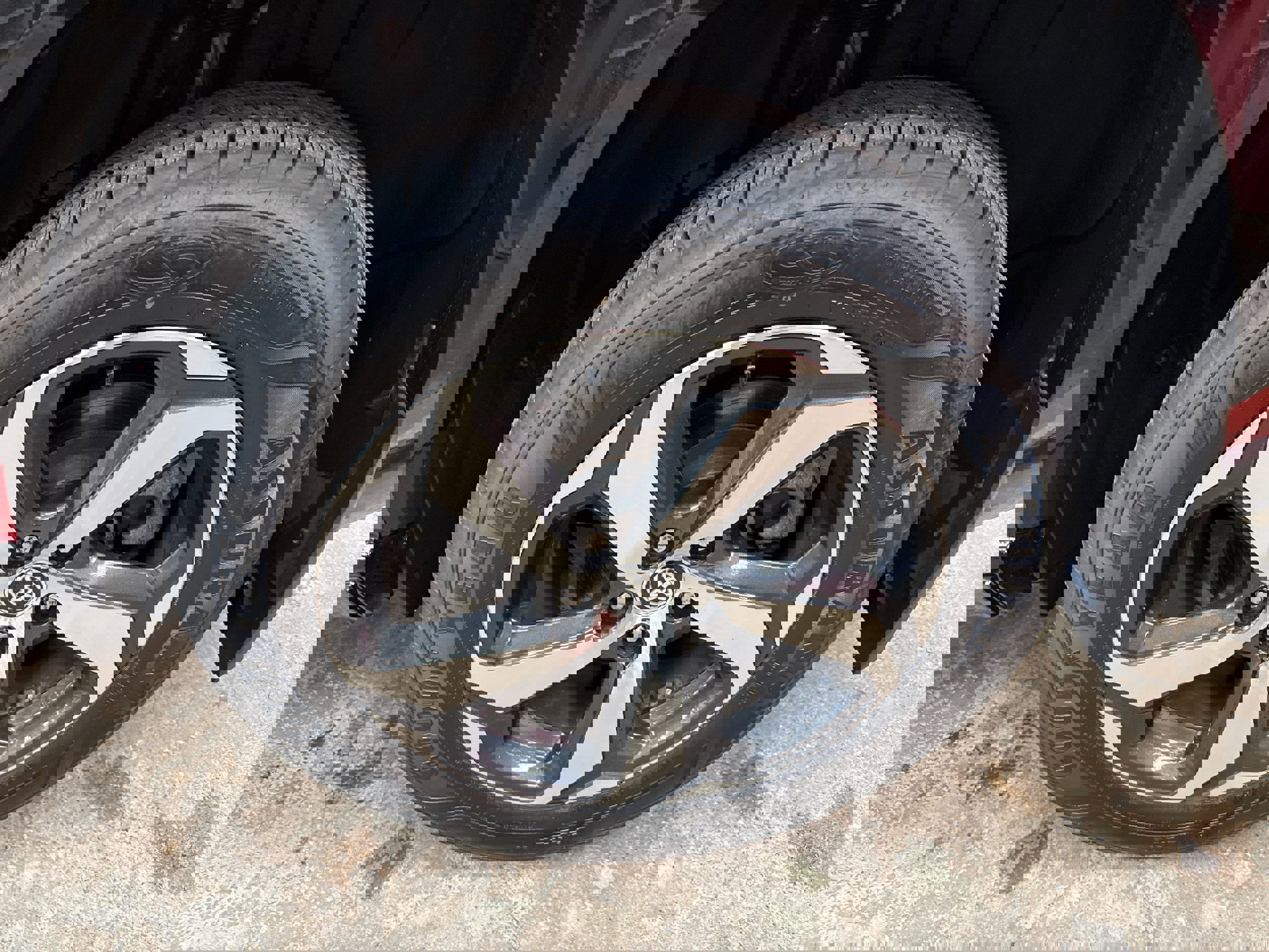 Used 2021 Toyota RAV4 SE w/ Weather & Moonroof Package image 5