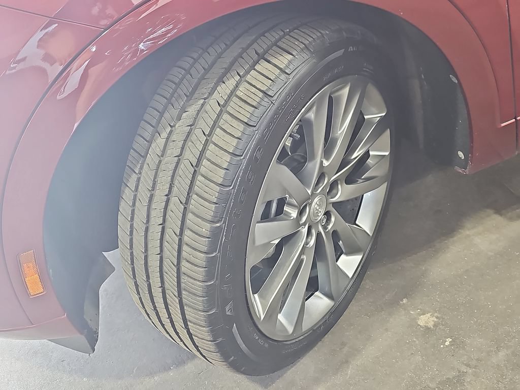 Used 2021 Buick Envision Avenir w/ Technology Package II AWD/4WD image 39
