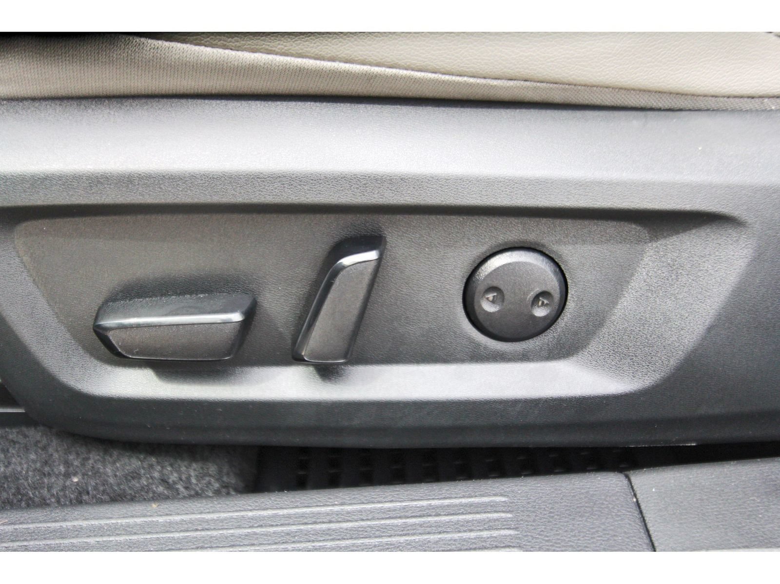 Used 2024 Nissan Rogue SL FWD image 29
