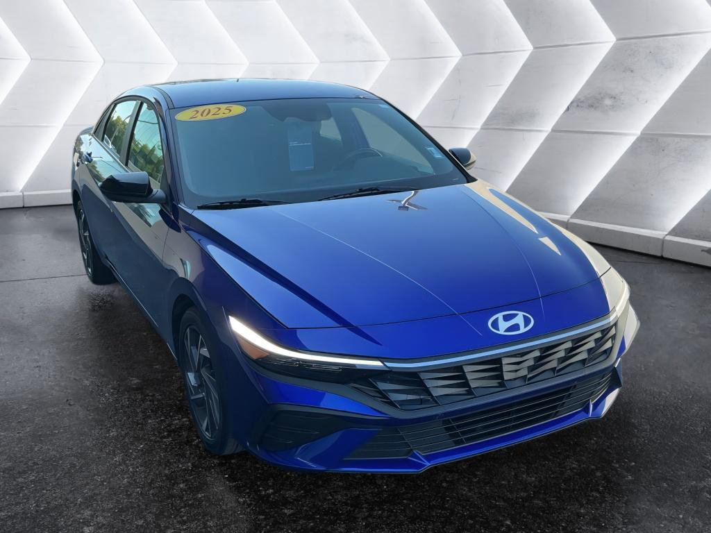 Used 2025 Hyundai Elantra Sport image 3