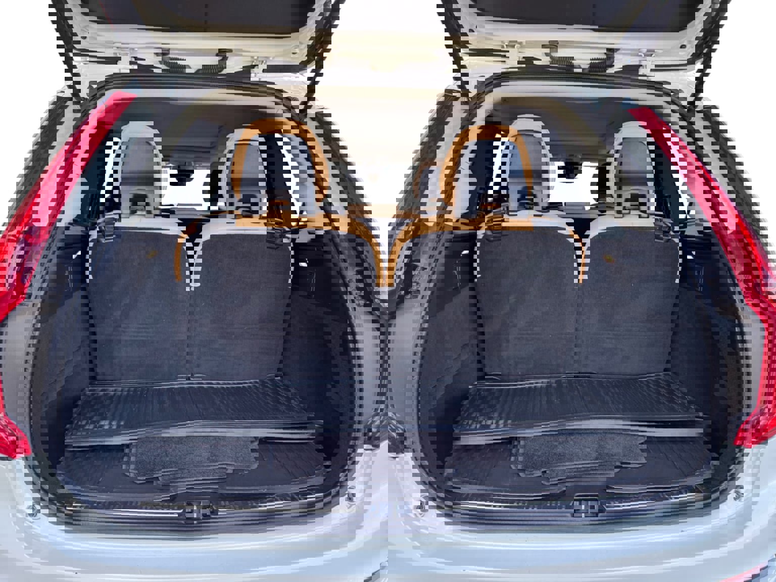 Used 2016 Volvo XC90 T6 Momentum w/ Momentum Plus Package AWD/4WD image 19