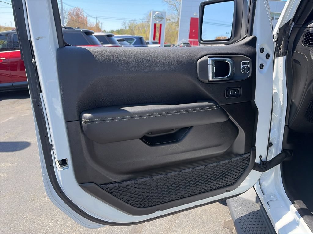 Used 2023 Jeep Wrangler Unlimited Sahara w/ Cold Weather Group AWD/4WD image 14
