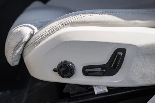 Certified 2023 Volvo XC60 B6 Ultimate w/ Protection Package Premier image 35