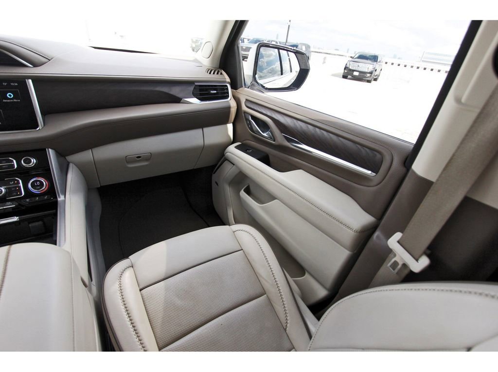Used 2023 GMC Yukon XL Denali image 10