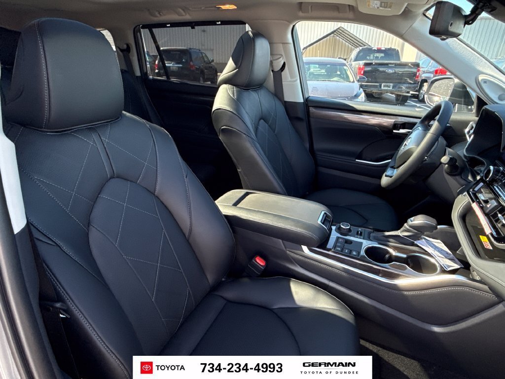 New 2026 Toyota Highlander Platinum AWD/4WD image 18