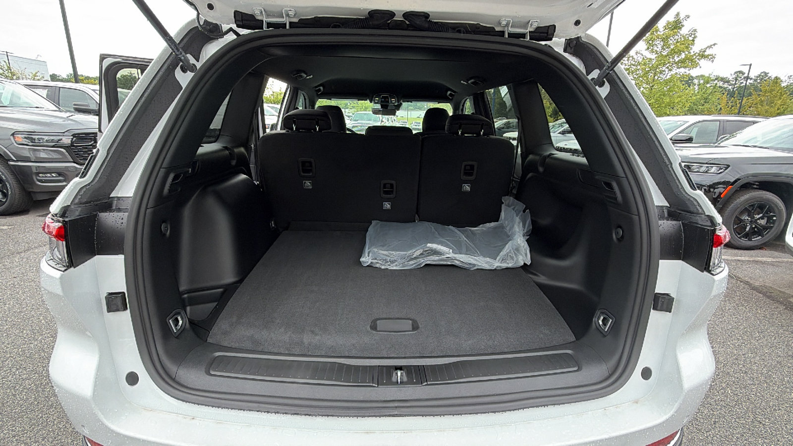 New 2026 Jeep Grand Cherokee Laredo RWD image 13