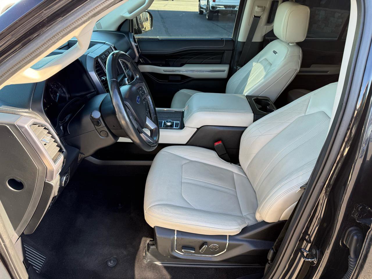 Used 2019 Ford Expedition Platinum image 11