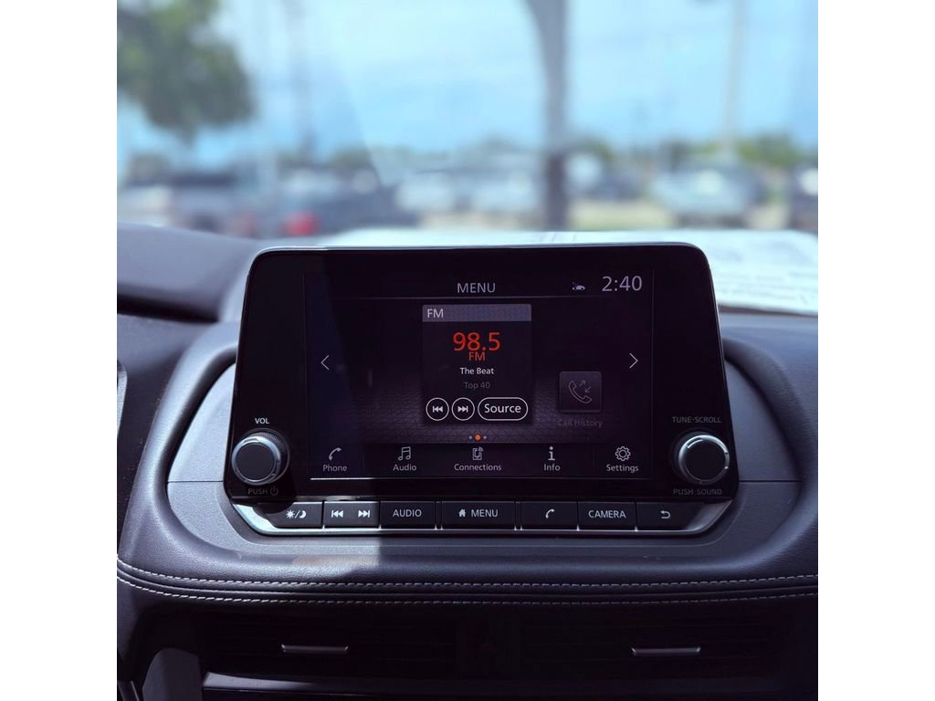 Used 2025 Nissan Rogue SV FWD image 12