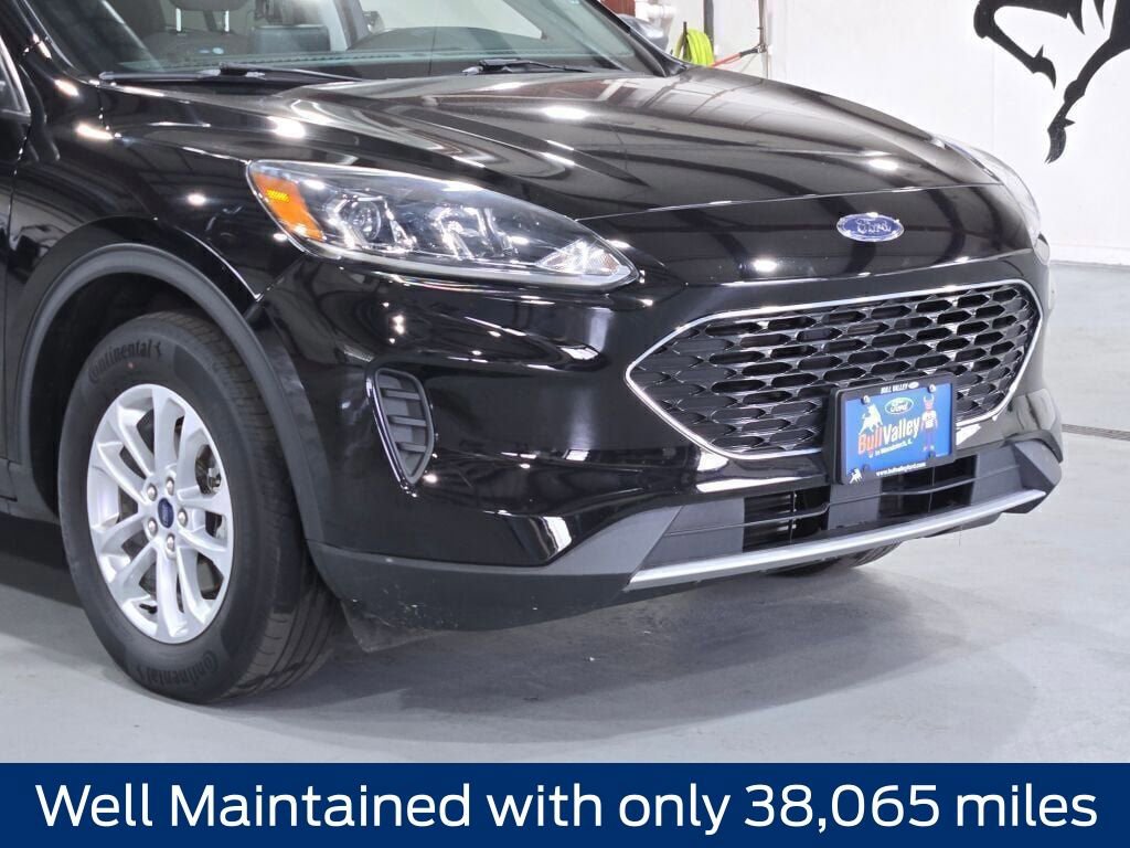 Used 2022 Ford Escape SE w/ Cold Weather Package image 2