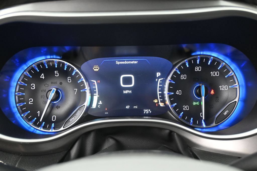 Used 2025 Chrysler Pacifica Select FWD image 23