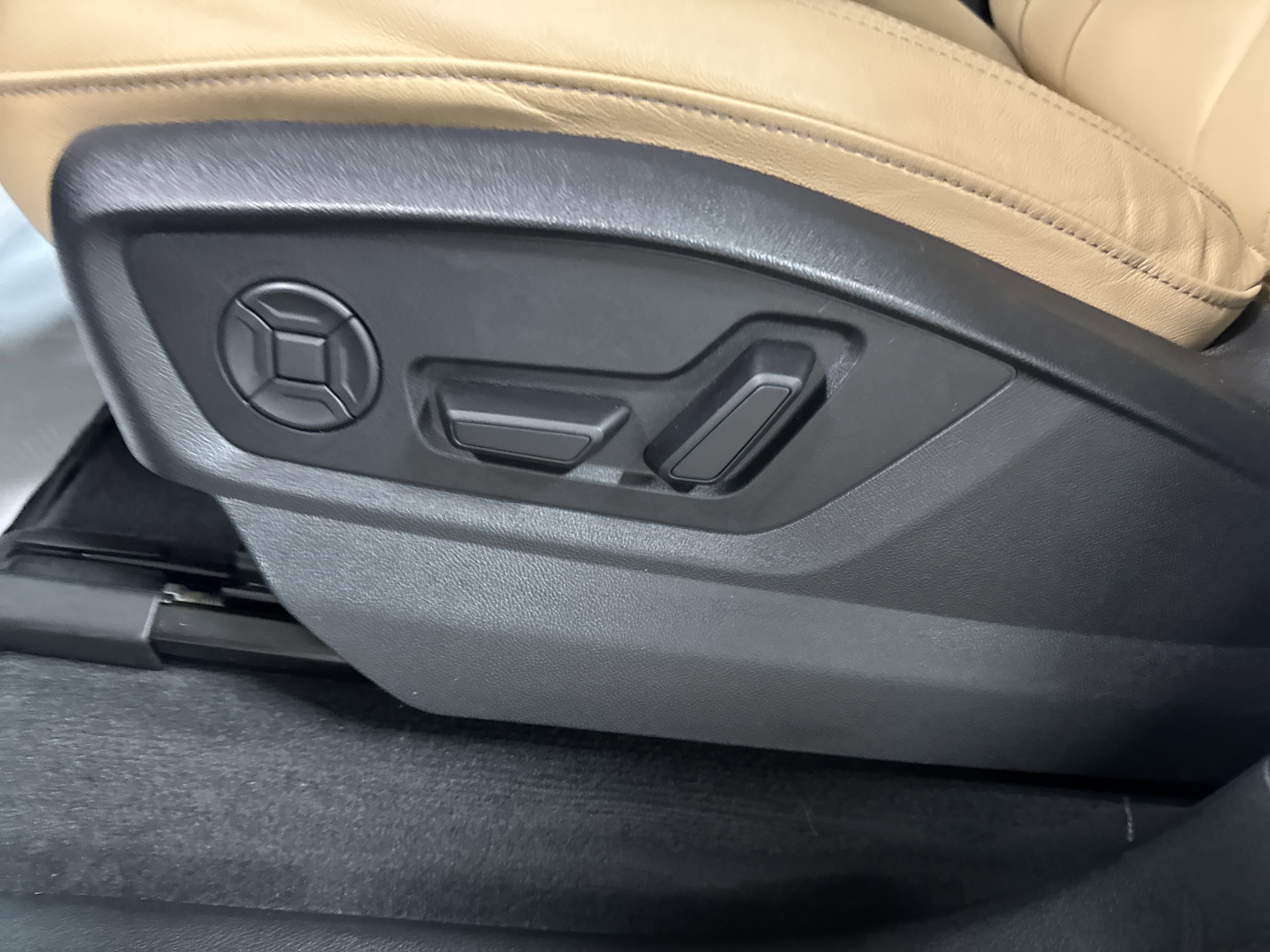 Used 2025 Audi Q7 3.0T Premium Plus image 16