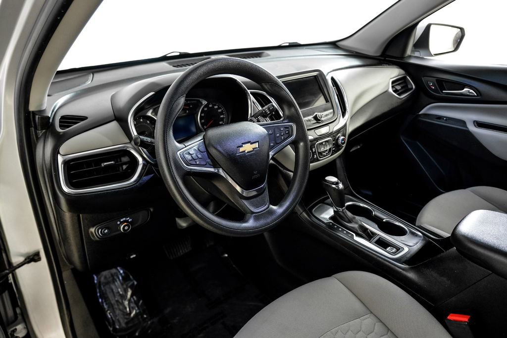 Used 2019 Chevrolet Equinox LT image 2