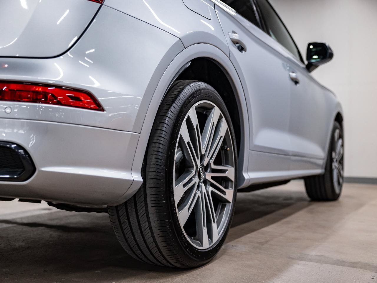 Used 2019 Audi SQ5 Premium Plus w/ Premium Plus Package AWD/4WD image 36