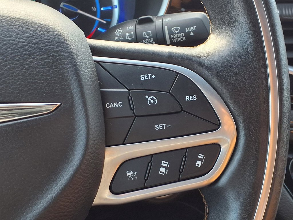 Used 2021 Chrysler Pacifica Pinnacle FWD image 15