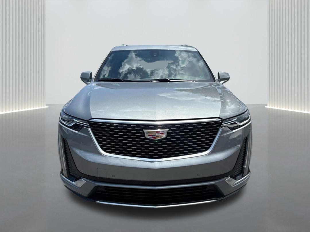 New 2025 Cadillac XT6 Luxury image 2
