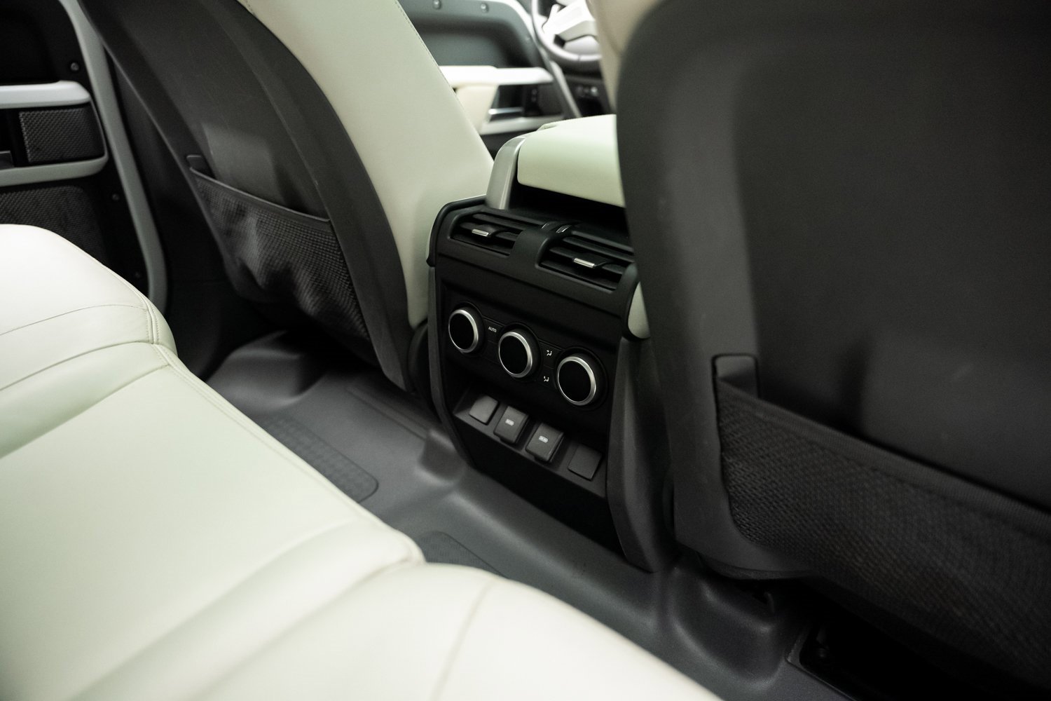 Used 2023 Land Rover Defender 130 First Edition image 73