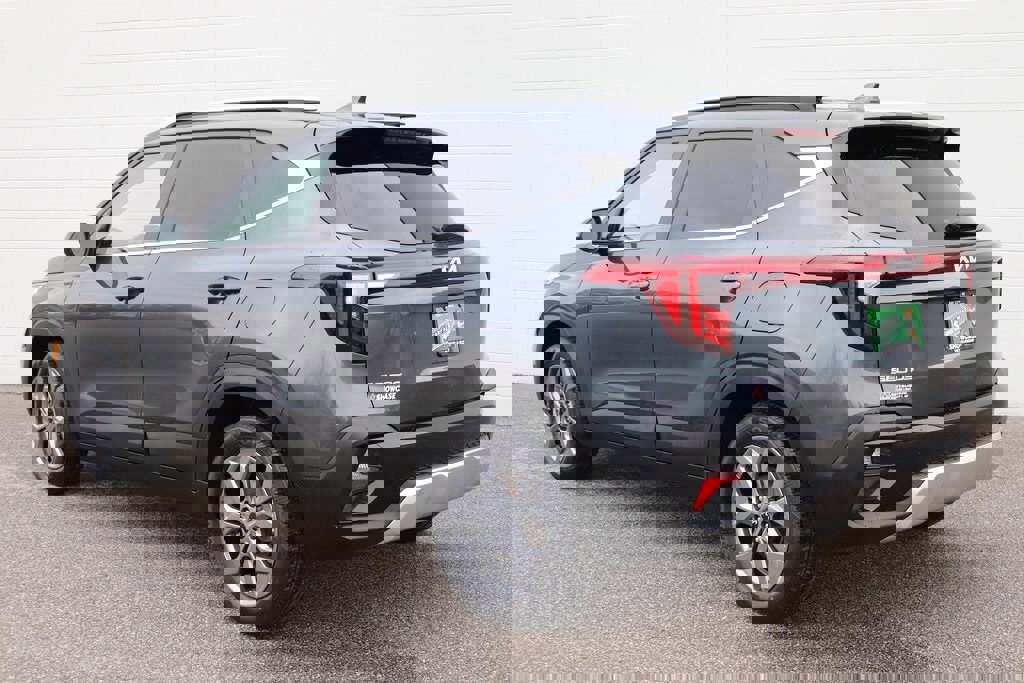 Used 2024 Kia Seltos S image 3