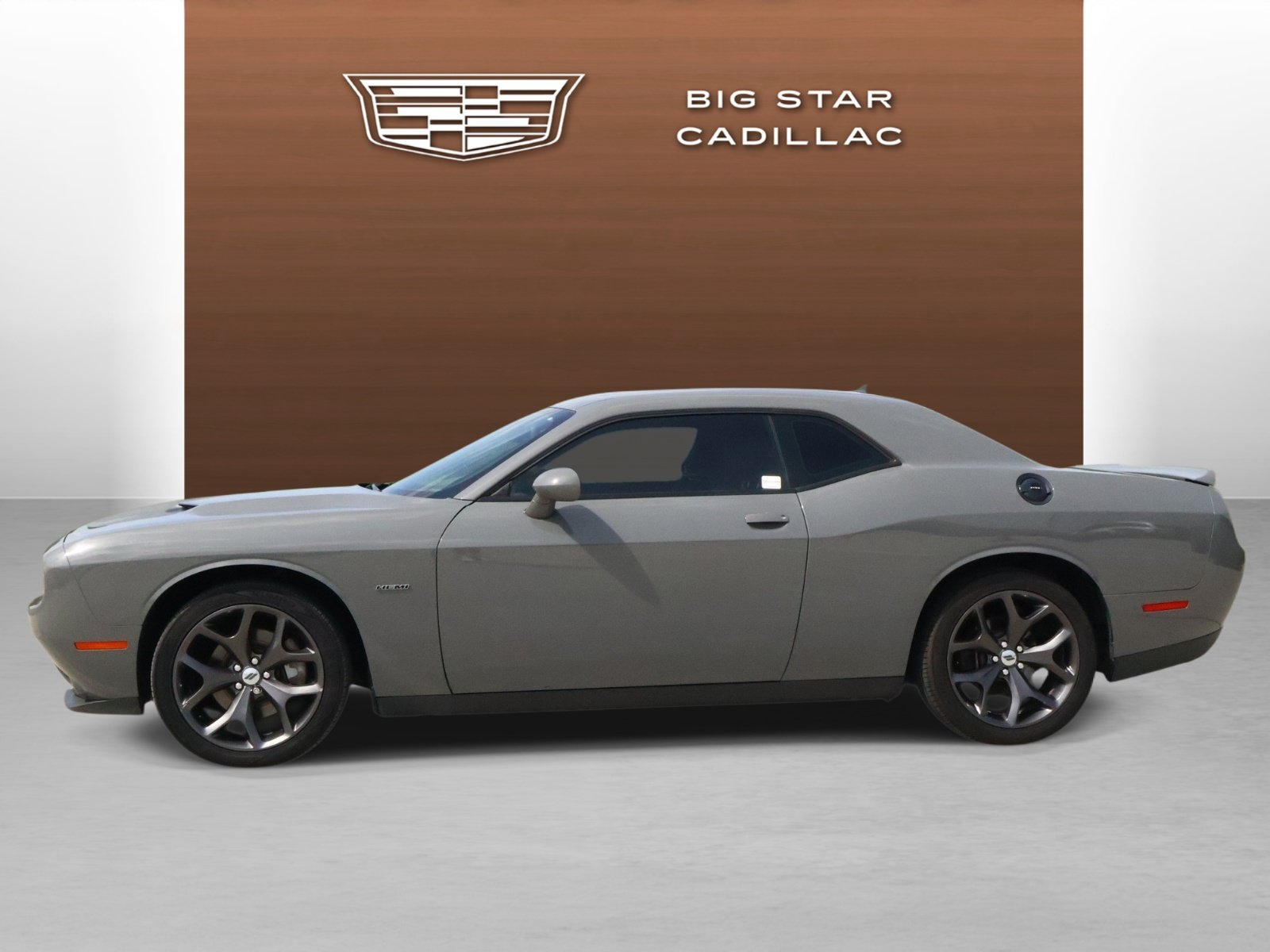 Used 2018 Dodge Challenger R/T Plus RWD image 2
