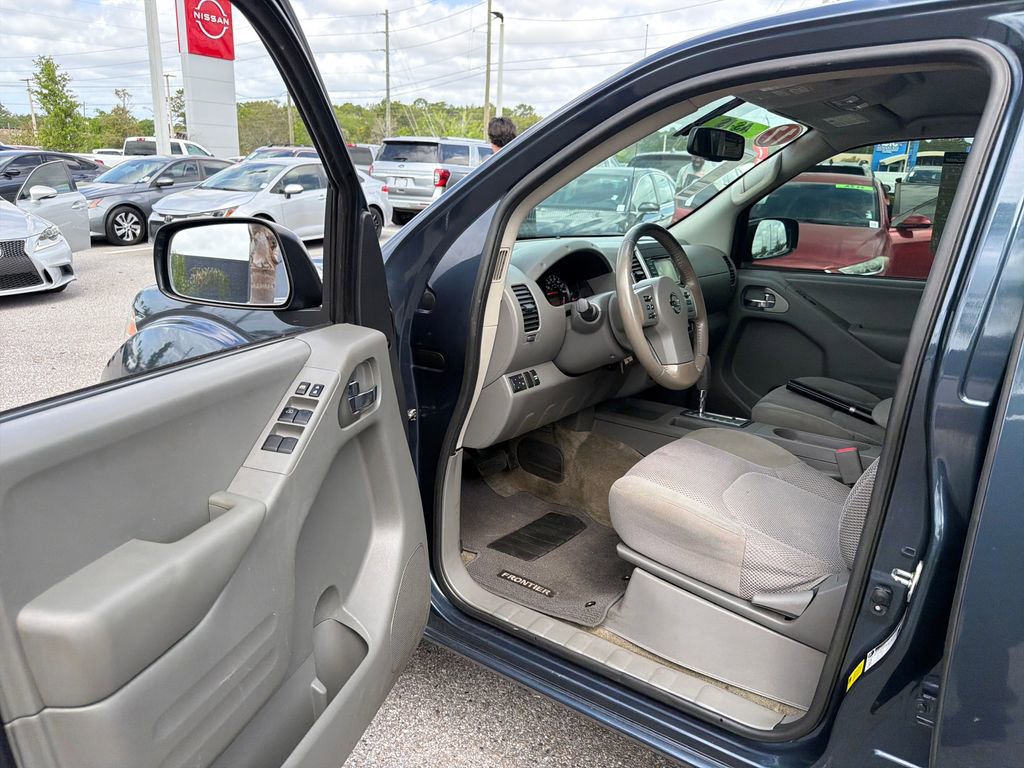 Used 2017 Nissan Frontier SV w/ SV Value Truck Package image 11