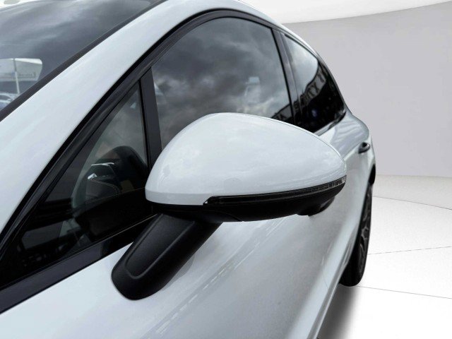 Used 2017 Porsche Macan Turbo image 12