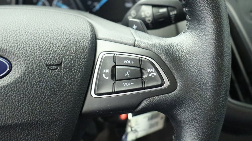 Used 2015 Ford Focus SE w/ SE Sport Package image 24