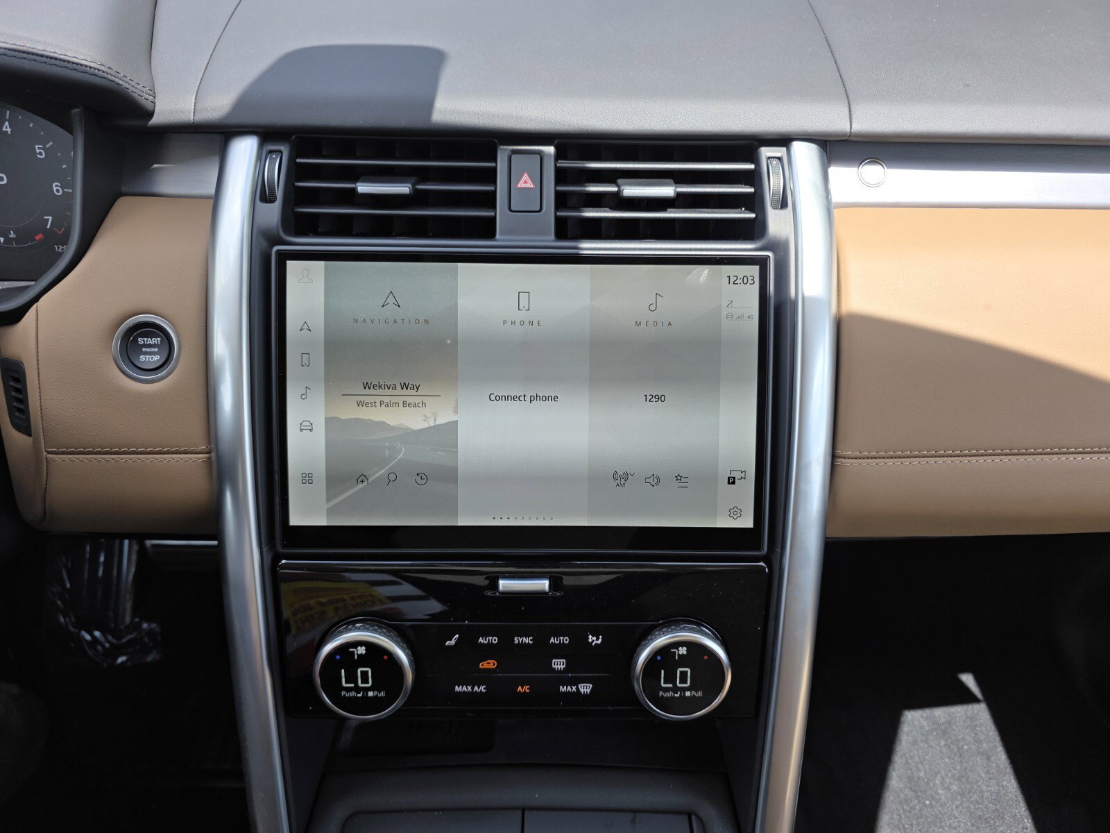 New 2026 Land Rover Discovery Limited Edition AWD/4WD image 17
