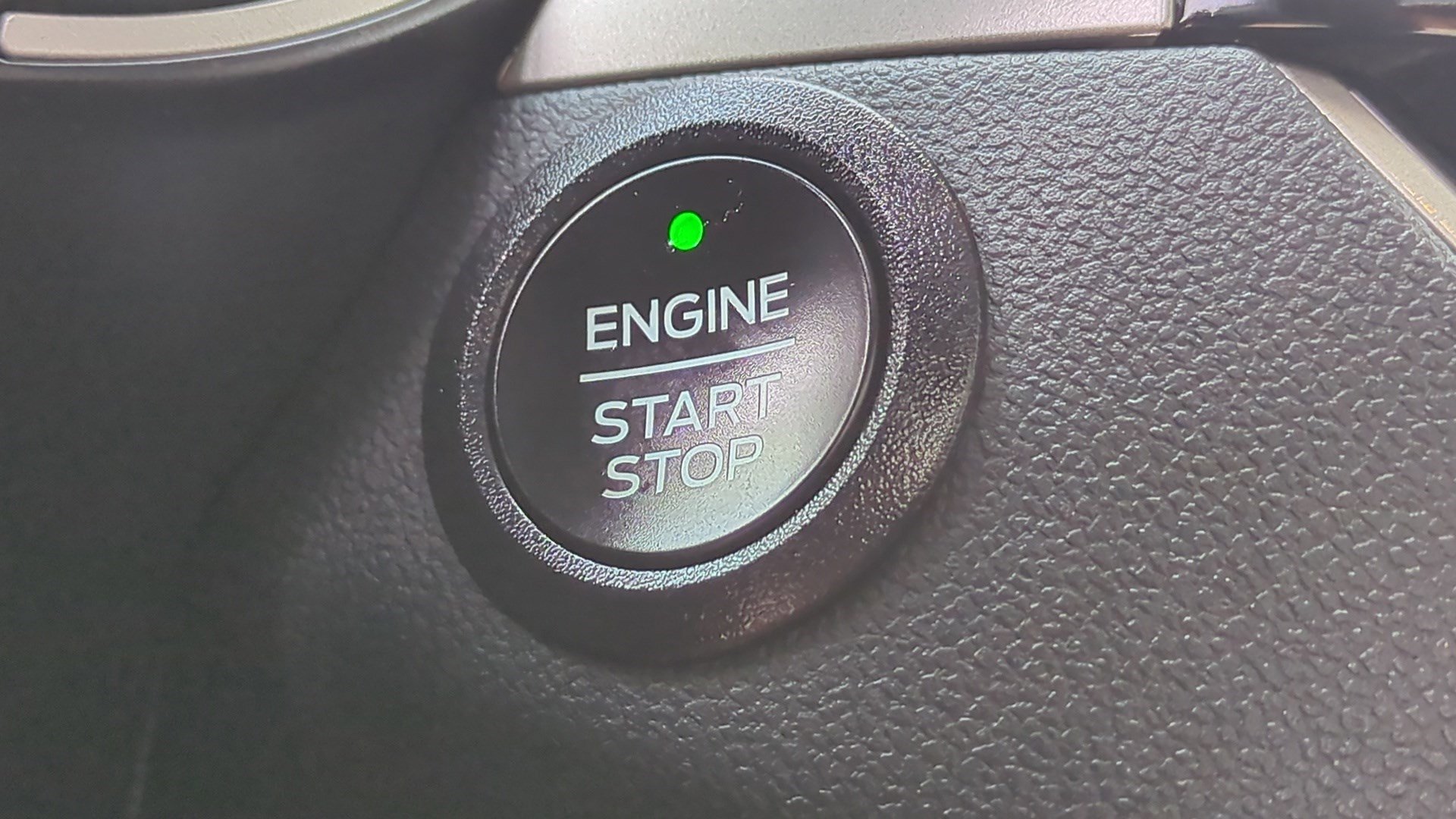 Used 2022 Ford Escape SE w/ SE Sport Appearance Package image 20