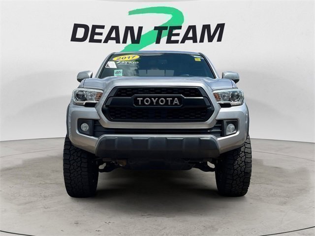Used 2017 Toyota Tacoma TRD Off-Road w/ Tow Package (A/T) image 3