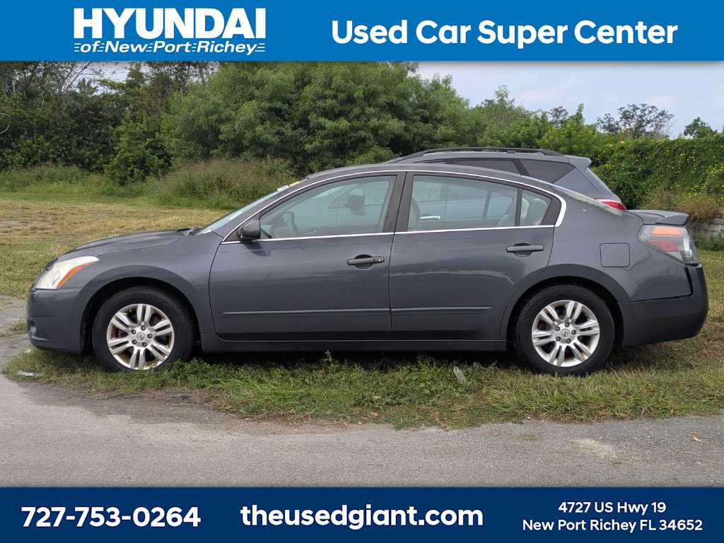 Used 2011 Nissan Altima 2.5 S w/ Special Edition Pkg FWD image 2