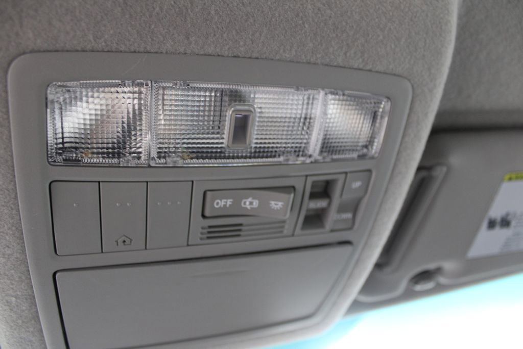 Used 2012 Toyota Highlander SE image 35