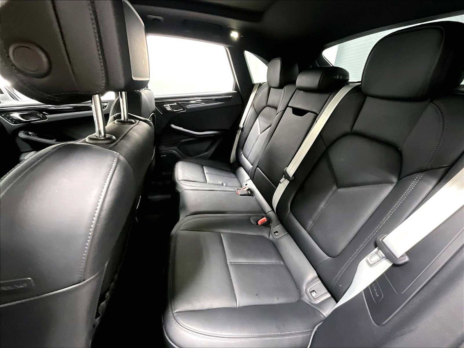 Used 2025 Porsche Macan image 30