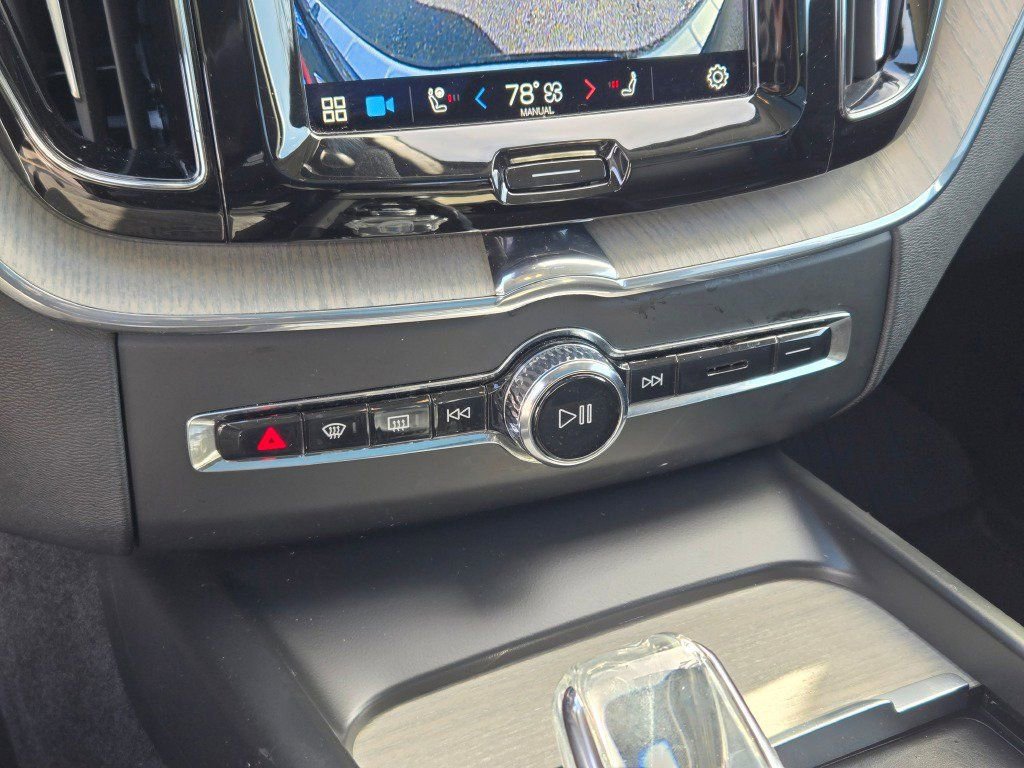 Used 2022 Volvo XC60 T8 Inscription w/ Advanced Package image 27