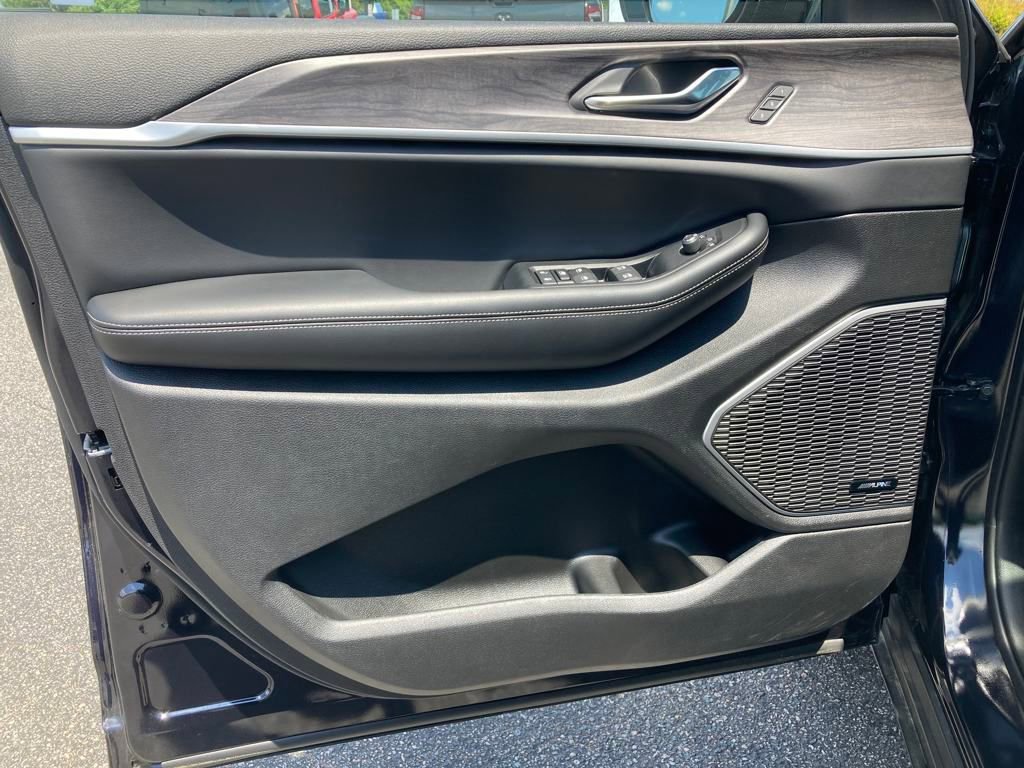 New 2024 Jeep Grand Cherokee Limited 4xe w/ Luxury Tech Group II image 19