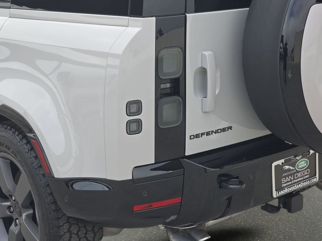 New 2026 Land Rover Defender 110 X-Dynamic SE image 35