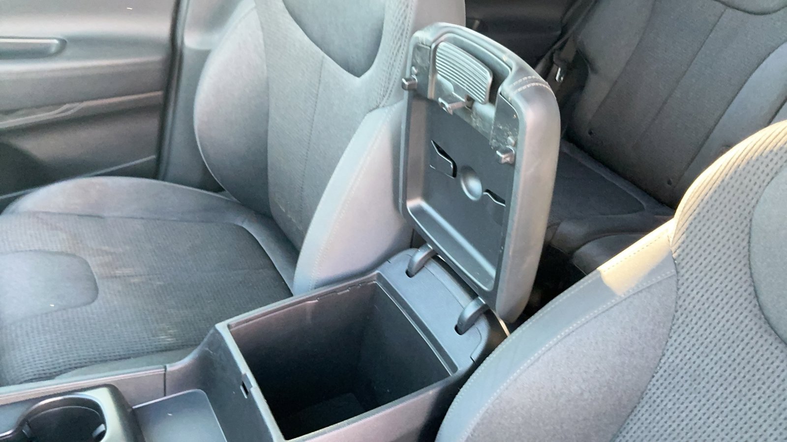 Used 2019 Hyundai Santa Fe SE FWD image 36